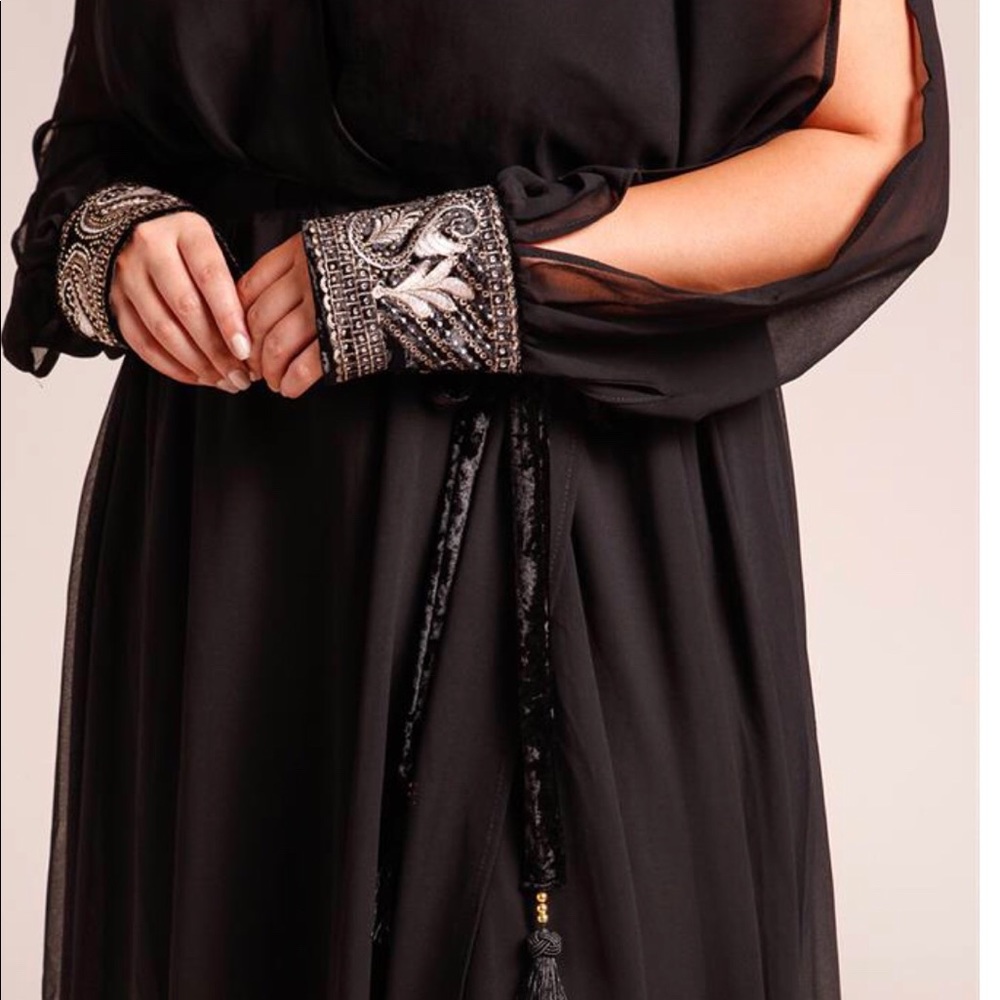 Deb Shops Plus Greek Cold shoulder gown, size 1x - Picture 2 of 6